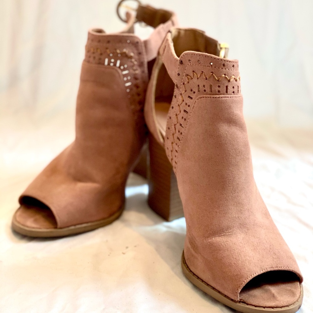 Qupid Peep Toe Heel in light Mauve size 7
